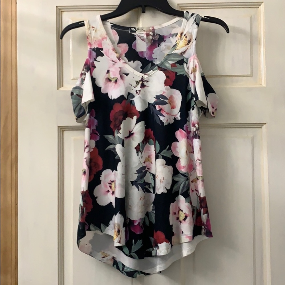 Cute women’s top